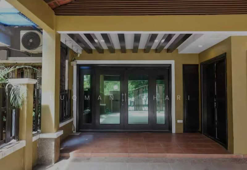 Rumah Teres 2 Tingkat untuk Dijual di Kota Damansara (Selangor) - Luqman Juhari - Entrance - PropertyGuru.com.my