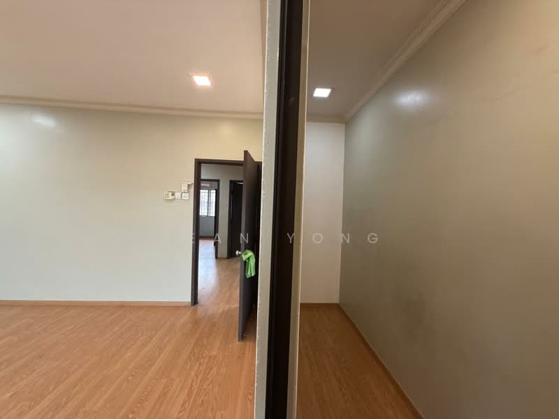 2-storey Terraced House for Sale in Sungai Buloh (Selangor) - Sean Yong - Hallway - PropertyGuru.com.my