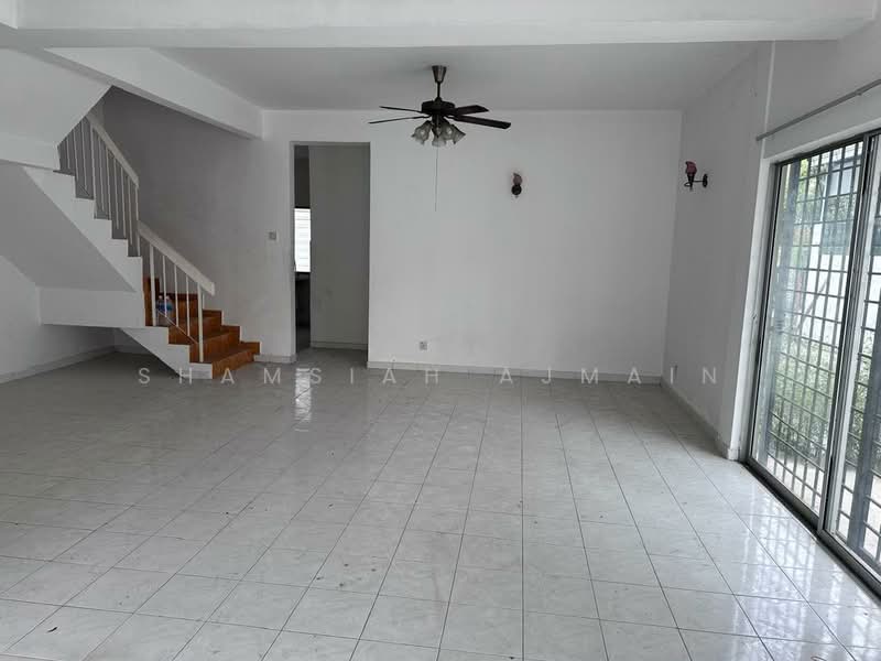 Semi-Detached House for Sale in Kawasan Perindustrian Balakong (Balakong) - SHAMSIAH AJMAIN - Living Room - PropertyGuru.com.my