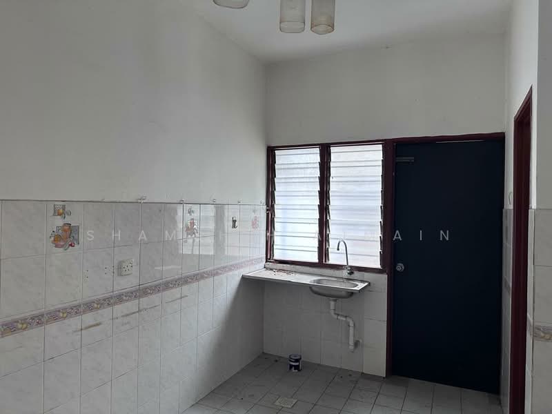 Semi-Detached House for Sale in Kawasan Perindustrian Balakong (Balakong) - SHAMSIAH AJMAIN - Kitchen - PropertyGuru.com.my