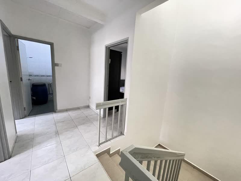 Rumah Teres 2 Tingkat untuk Dijual di Selayang (Selangor) - MY Loh - Stairs - PropertyGuru.com.my