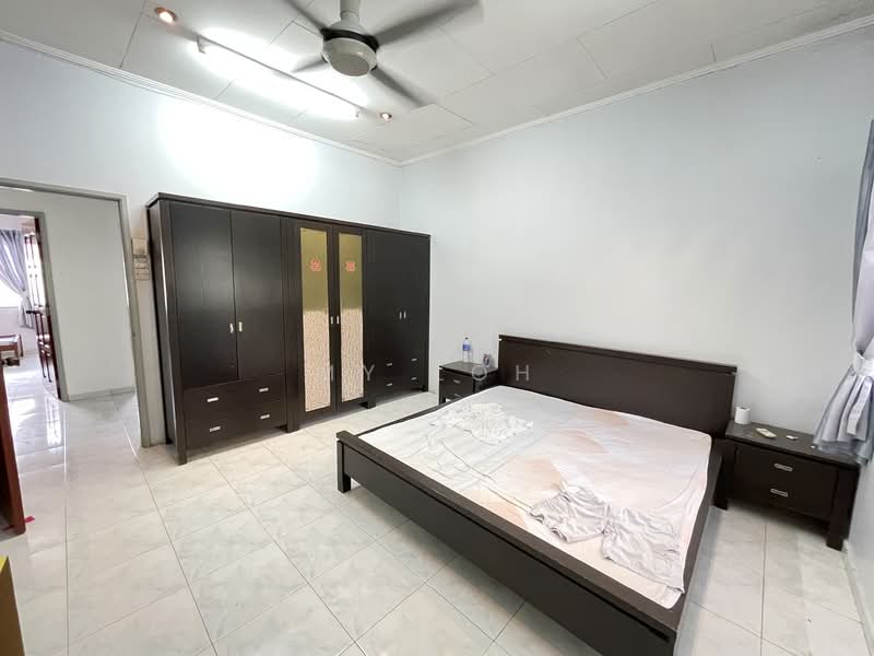 Rumah Teres 2 Tingkat untuk Dijual di Selayang (Selangor) - MY Loh - Master Bedroom - PropertyGuru.com.my