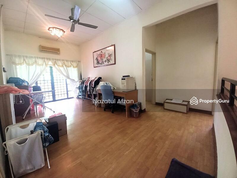 Living Room (Upstairs)