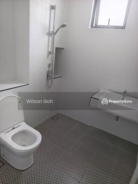Rumah Berkembar untuk Dijual di Bandar Cassia (Batu Kawan) - Wilson Goh - Bathroom - PropertyGuru.com.my