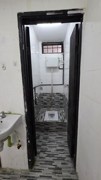 Shop for Rent in Jalan Klang Lama (Old Klang Road) (Kuala Lumpur) - Dylan Kwan - Bathroom - PropertyGuru.com.my