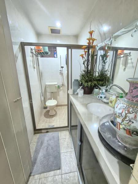 Semi-Detached House for Sale in Taman Lucky (Bangsar) - Debbie Lam - Bathroom - PropertyGuru.com.my