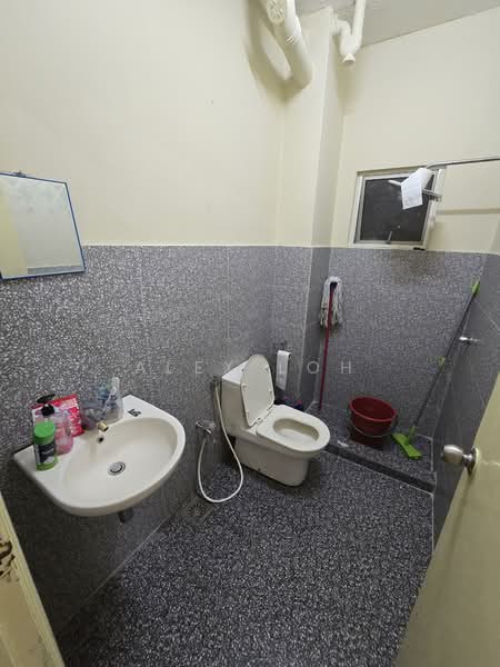 Condominium for Sale at Pandan Ville Condominium - Alex Loh - Common Bathroom - PropertyGuru.com.my