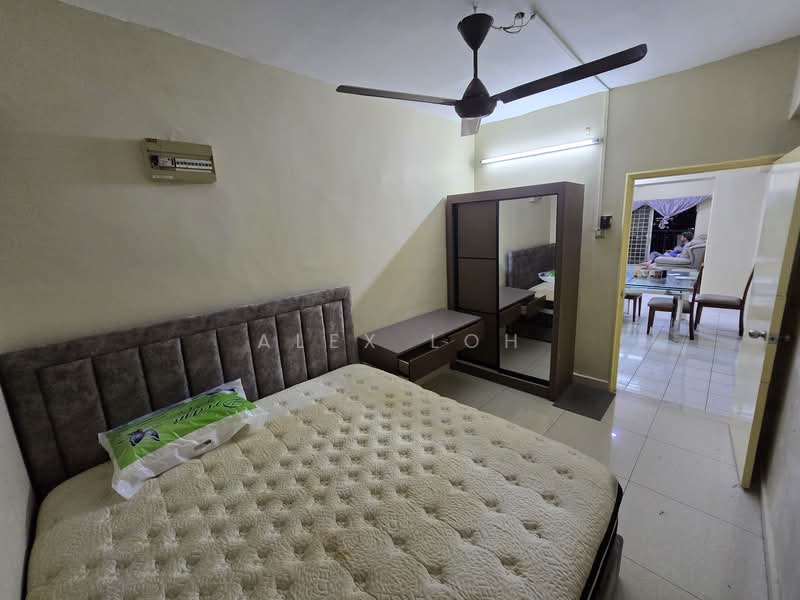 Condominium for Sale at Pandan Ville Condominium - Alex Loh - Small room - PropertyGuru.com.my