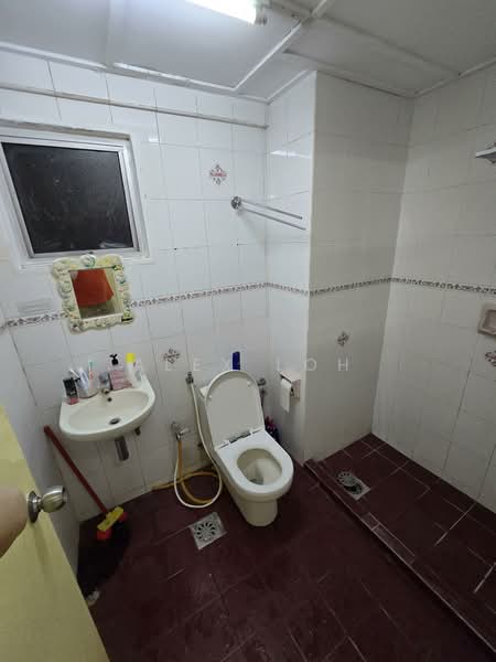 Condominium for Sale at Pandan Ville Condominium - Alex Loh - Master Bathroom - PropertyGuru.com.my