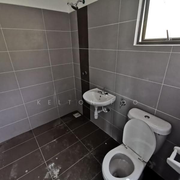 Semi-Detached House for Sale in Anggun (Rawang) - Kelton Foo - Bathroom - PropertyGuru.com.my