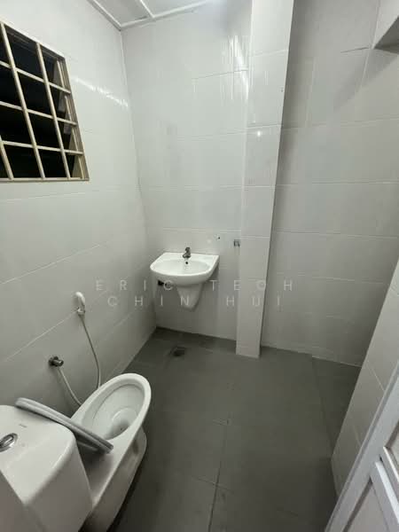 2-storey Terraced House for Sale in Wangsa Melawati (Wangsa Maju) - Eric Teoh Chin Hui - Bathroom - PropertyGuru.com.my