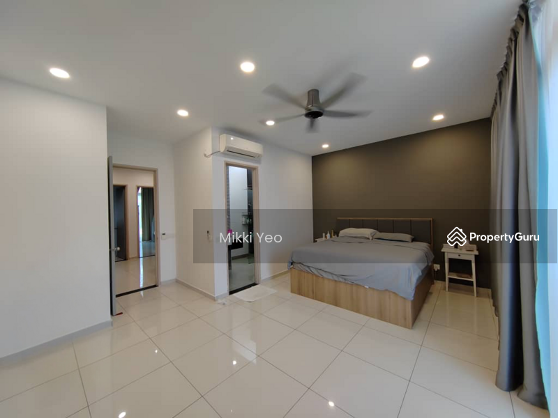 2-storey Terraced House for Sale in Taman Mount Austin (Tebrau) - Mikki Yeo - Master Bedroom - PropertyGuru.com.my