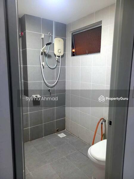 Bathroom with Water Heater