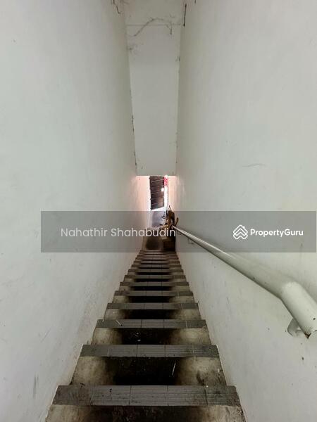 Shop for Sale in Saujana Utama (Puncak Alam) - Nahathir Shahabudin - Stairs - PropertyGuru.com.my
