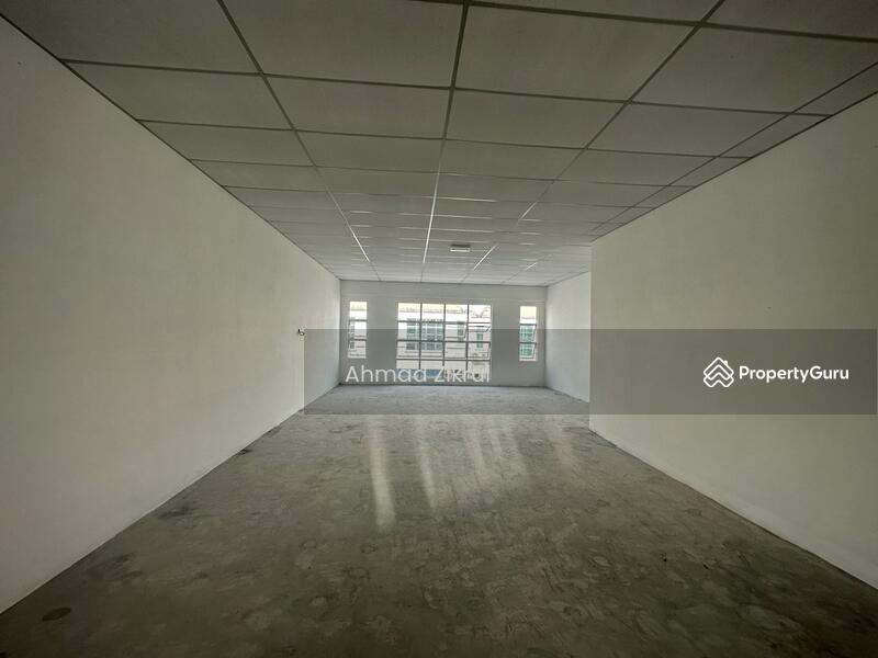 Kedai / Pejabat untuk Dijual di Bandar Universiti (Parit Raja) - Ahmad Zikrul - Living Room - PropertyGuru.com.my