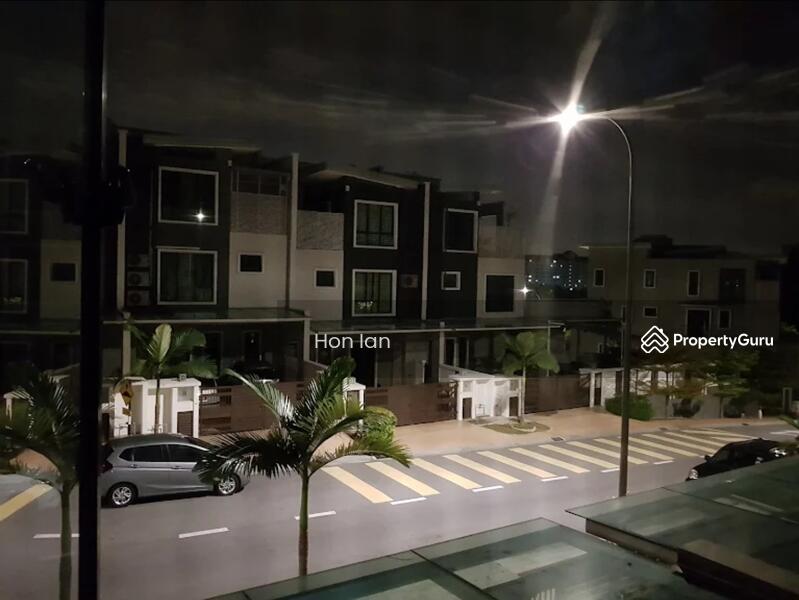 Rumah Teres 3 Tingkat untuk Dijual di Puchong (Selangor) - Hon Ian - View - PropertyGuru.com.my