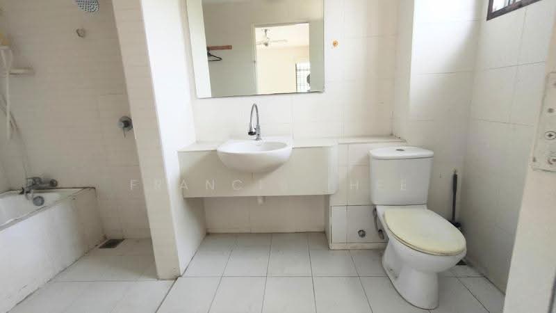 Semi-Detached House for Sale in Saujana Villa (Kajang) - Francis Thee - Bathroom - PropertyGuru.com.my