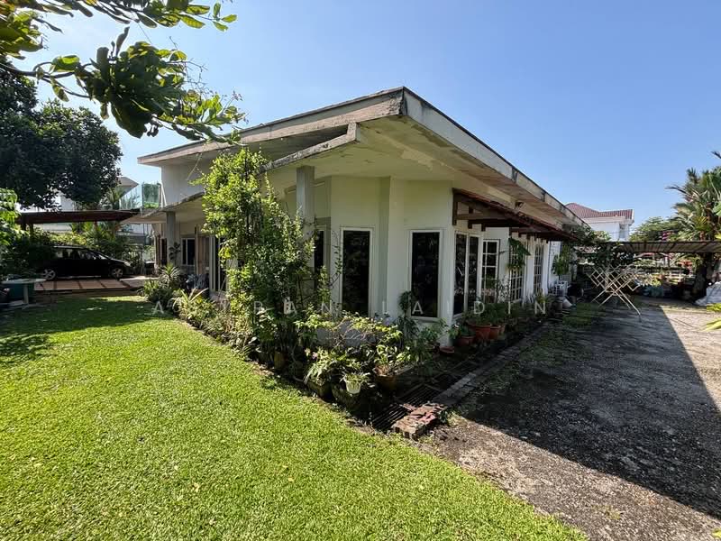 Bungalow for Sale in Kampung Tunku (Petaling Jaya) - Asyran Laidin - Garden - PropertyGuru.com.my