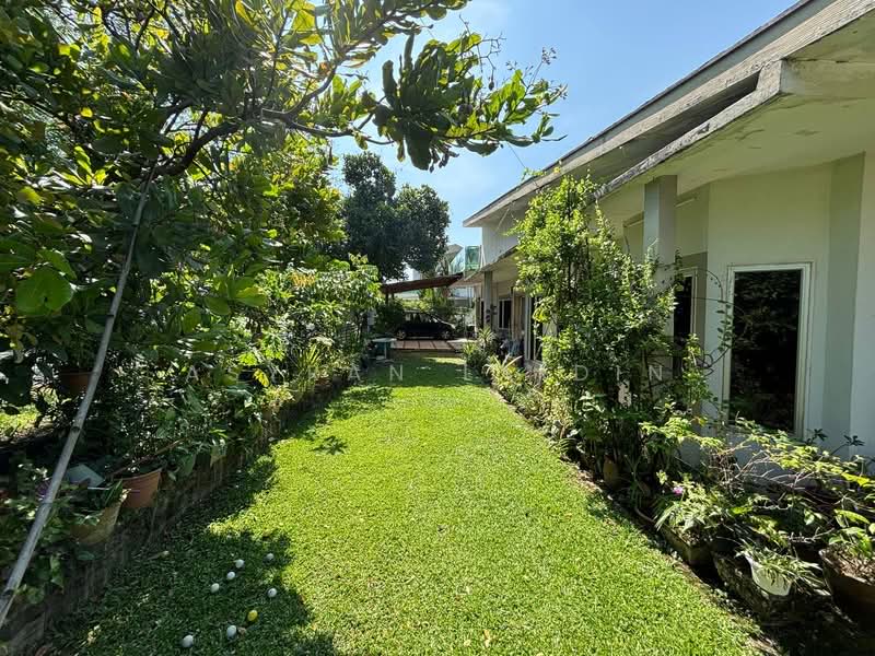 Bungalow for Sale in Kampung Tunku (Petaling Jaya) - Asyran Laidin - Garden - PropertyGuru.com.my
