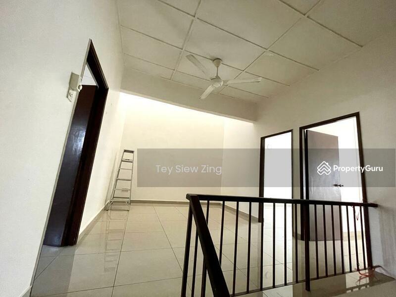 Rumah Teres 2 Tingkat untuk Disewa di Taman Putra Indah (Seri Kembangan) - Tey Siew Zing - Hallway - PropertyGuru.com.my