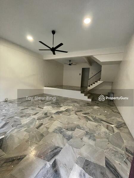 Rumah Teres 2 Tingkat untuk Disewa di Taman Putra Indah (Seri Kembangan) - Tey Siew Zing - Living Room - PropertyGuru.com.my