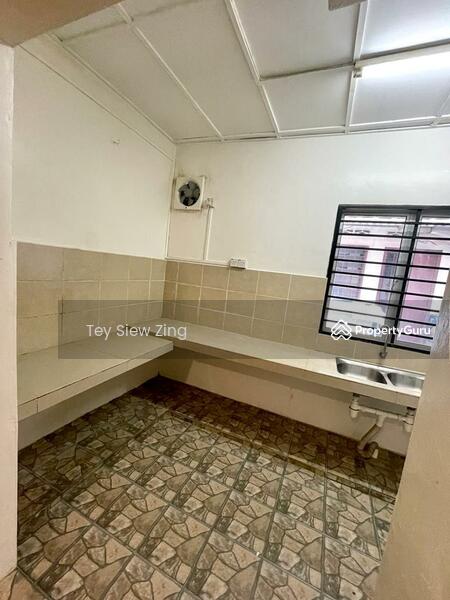 Rumah Teres 2 Tingkat untuk Disewa di Taman Putra Indah (Seri Kembangan) - Tey Siew Zing - Kitchen - PropertyGuru.com.my
