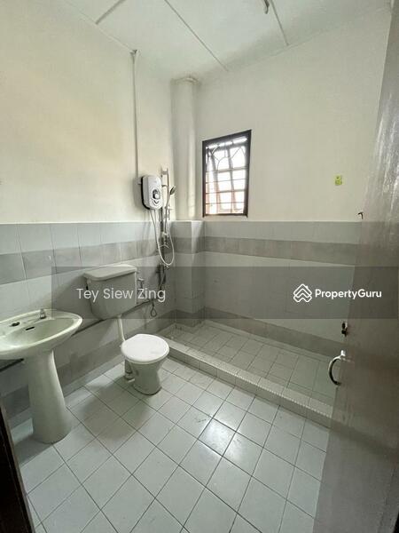 Rumah Teres 2 Tingkat untuk Disewa di Taman Putra Indah (Seri Kembangan) - Tey Siew Zing - Bathroom - PropertyGuru.com.my