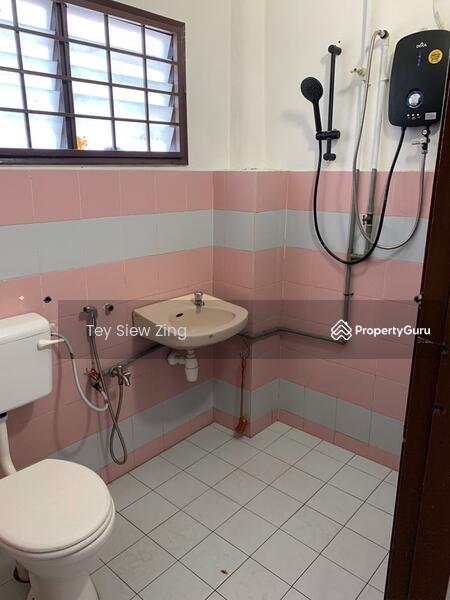 Rumah Teres 2 Tingkat untuk Disewa di Taman Putra Indah (Seri Kembangan) - Tey Siew Zing - Bathroom - PropertyGuru.com.my