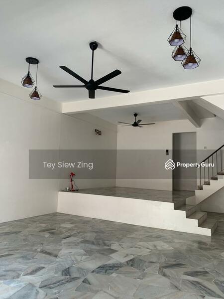 Rumah Teres 2 Tingkat untuk Disewa di Taman Putra Indah (Seri Kembangan) - Tey Siew Zing - Living Room - PropertyGuru.com.my