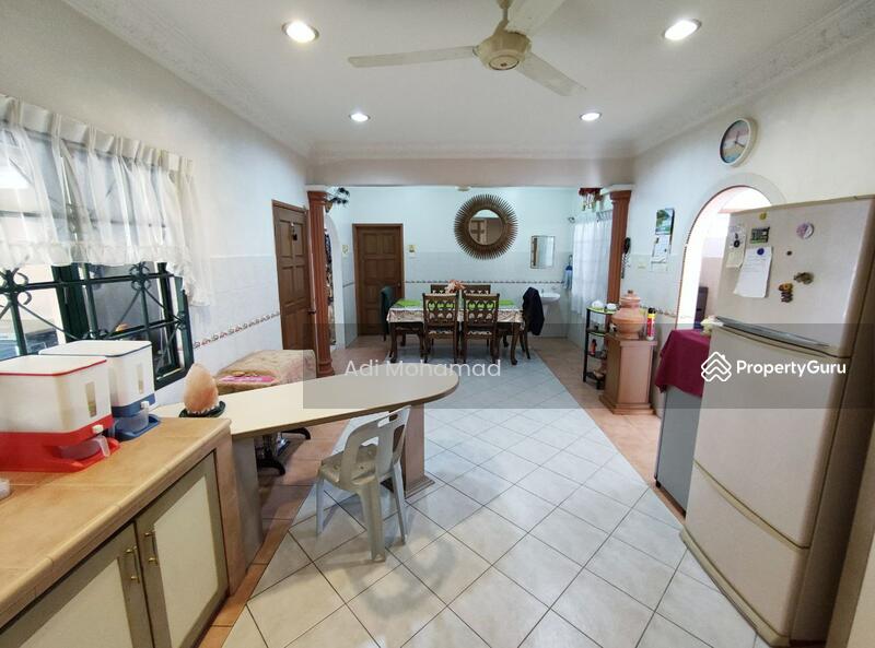 Spacious Dry Kitchen & Dining