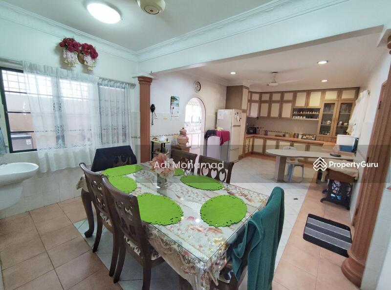  Spacious Dining & Dry Kitchen