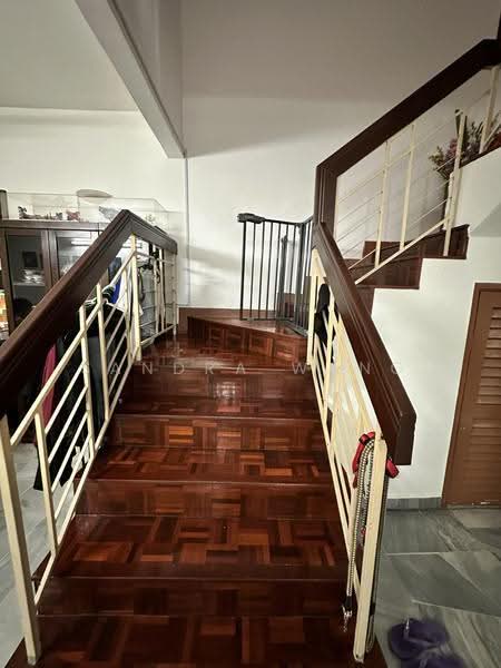 Rumah Teres untuk Dijual di Petaling Jaya (Selangor) - Sandra Wang - Stairs - PropertyGuru.com.my