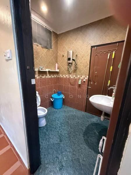 Rumah Banglo untuk Dijual di SS3 (Petaling Jaya) - FC Wong - Bathroom - PropertyGuru.com.my