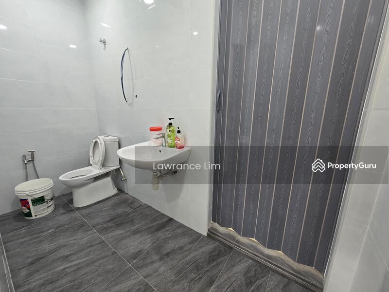 Master Room Bathroom