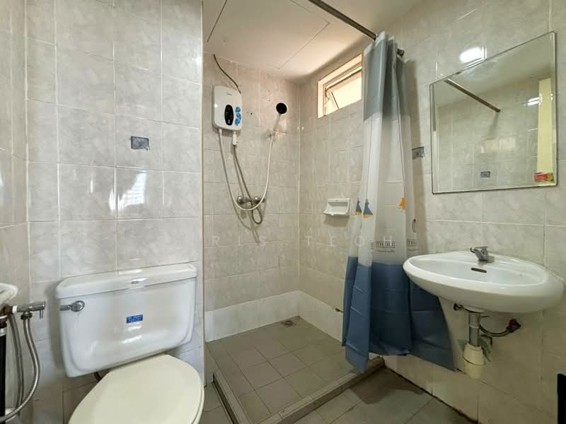 Condominium for Rent at Gold Coast Resort Condominium - Chris Teoh - Bathroom - PropertyGuru.com.my