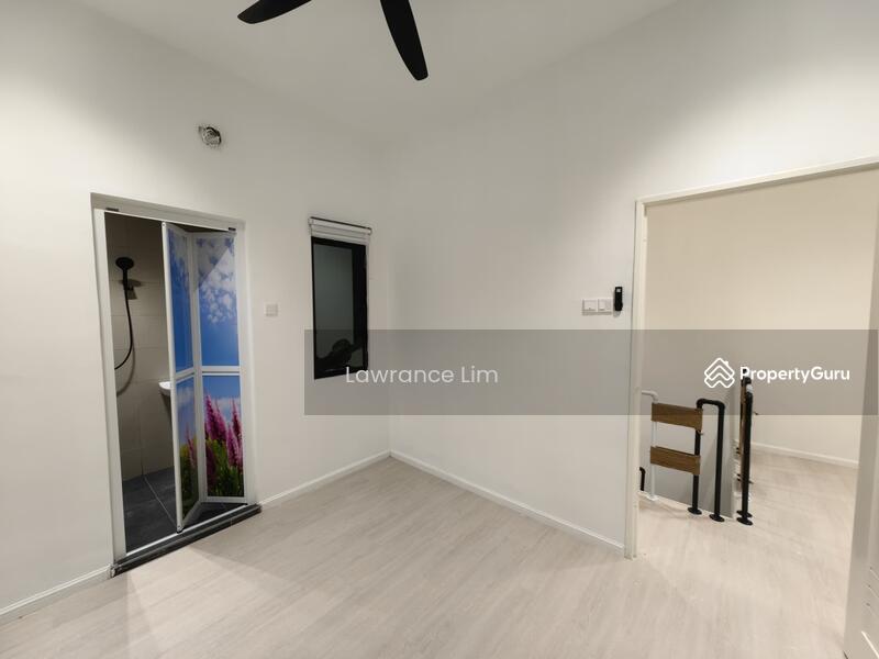 Upstairs Living Room 