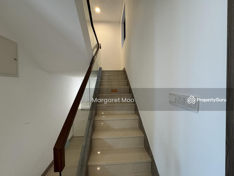 Rumah Kluster untuk Dijual di Forest City (Gelang Patah) - Margaret Moo - Stairs - PropertyGuru.com.my