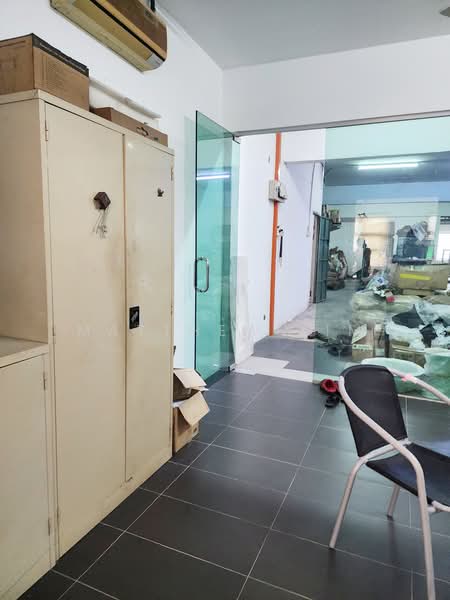 Shop / Office for Sale in Jalan Kebun (Klang) - Matthew Lim - Entrance - PropertyGuru.com.my