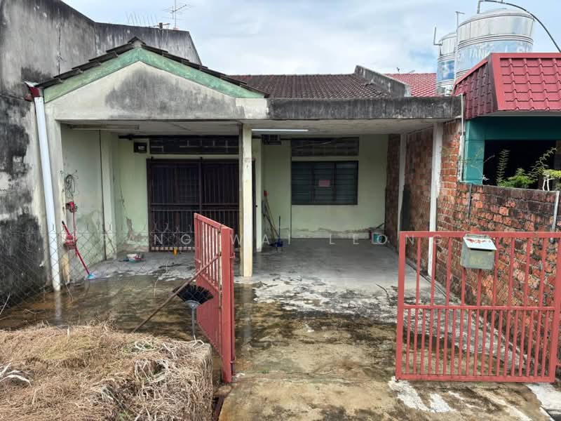 1-storey Terraced House for Sale in Seremban (Negeri Sembilan) - Pang Wai Leong - Car Porch - PropertyGuru.com.my