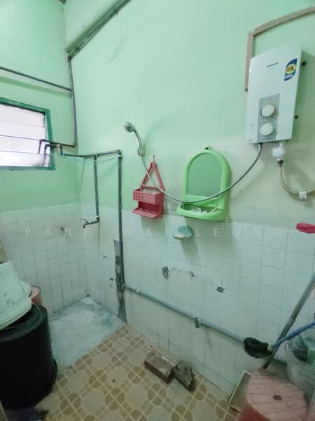 1-storey Terraced House for Sale in Seremban (Negeri Sembilan) - Pang Wai Leong - Bathroom - PropertyGuru.com.my