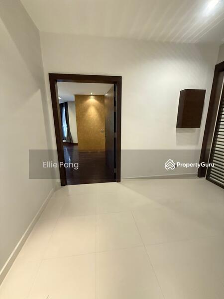 Hall walkway 