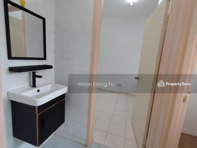 1st Floor Share Bathroom