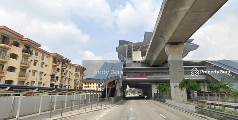 Short walk to Lrt station
