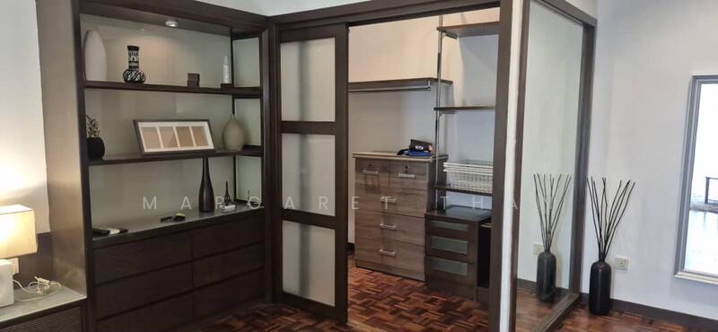 Townhouse for Rent in Sunway Damansara (Kota Damansara) - Margaret Than - MasterBedroom walk-in wardrobe - PropertyGuru.com.my