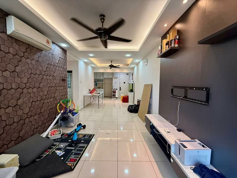 Servis Apartment untuk Dijual di Maxim Residences - Eddy Lee - Living Room - PropertyGuru.com.my