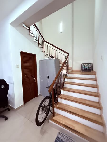 2-storey Terraced House for Sale in Denai Alam (Shah Alam) - SHAH REZA SASMAT - Stairs - PropertyGuru.com.my