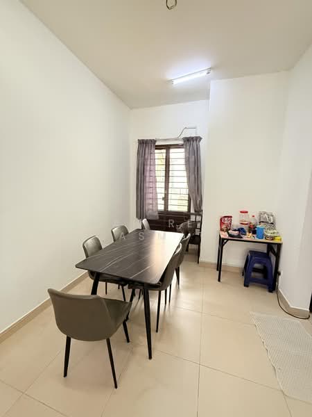 2-storey Terraced House for Sale in Denai Alam (Shah Alam) - SHAH REZA SASMAT - Dining area with acccess to the backyard - PropertyGuru.com.my