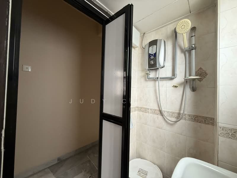 Apartment for Rent at Subang Perdana Goodyear Court 10 - Judy Chan - Bathroom - PropertyGuru.com.my