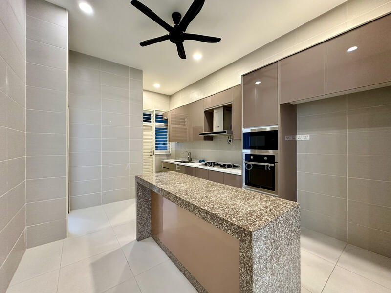 Dry Kitchen