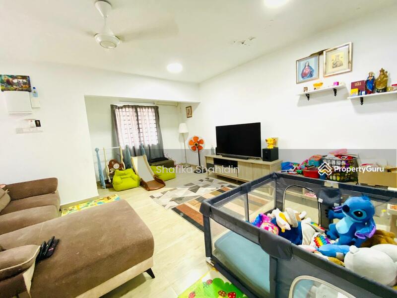 Rumah Teres untuk Dijual di Taman Selayang Utama (Selayang) - Shafika Shahidin - Living Room - PropertyGuru.com.my